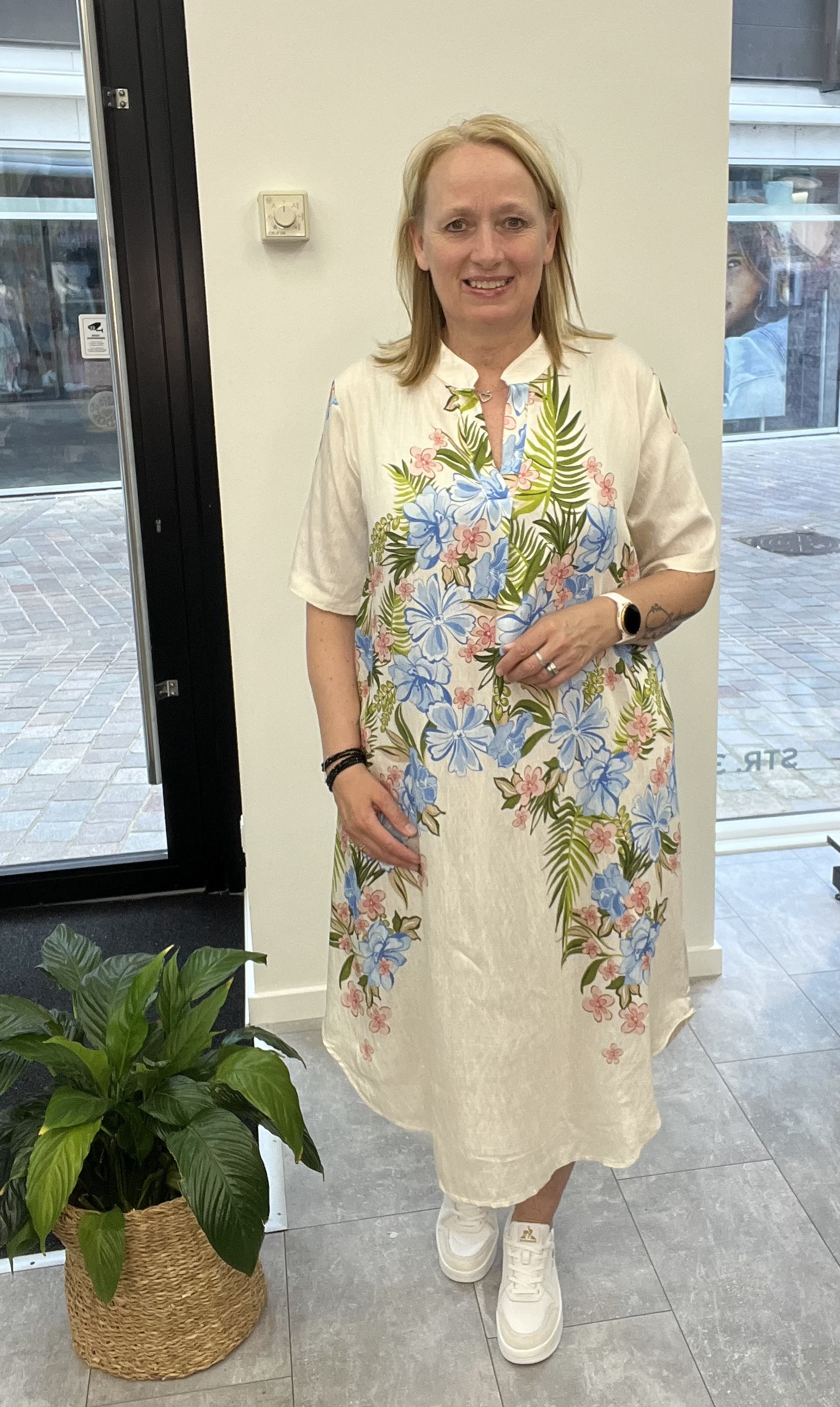 MARTA DU CHATEAU DINA KJOLESAND MED BLOMSTER