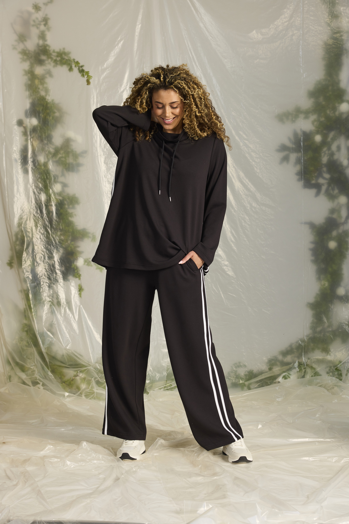 ZHENZI-MYA BLUSE SORT Bluse