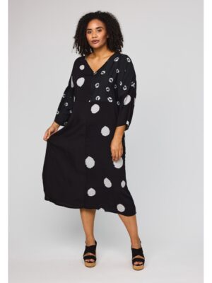 STUDIO CARA SORT/PRIK Kjole