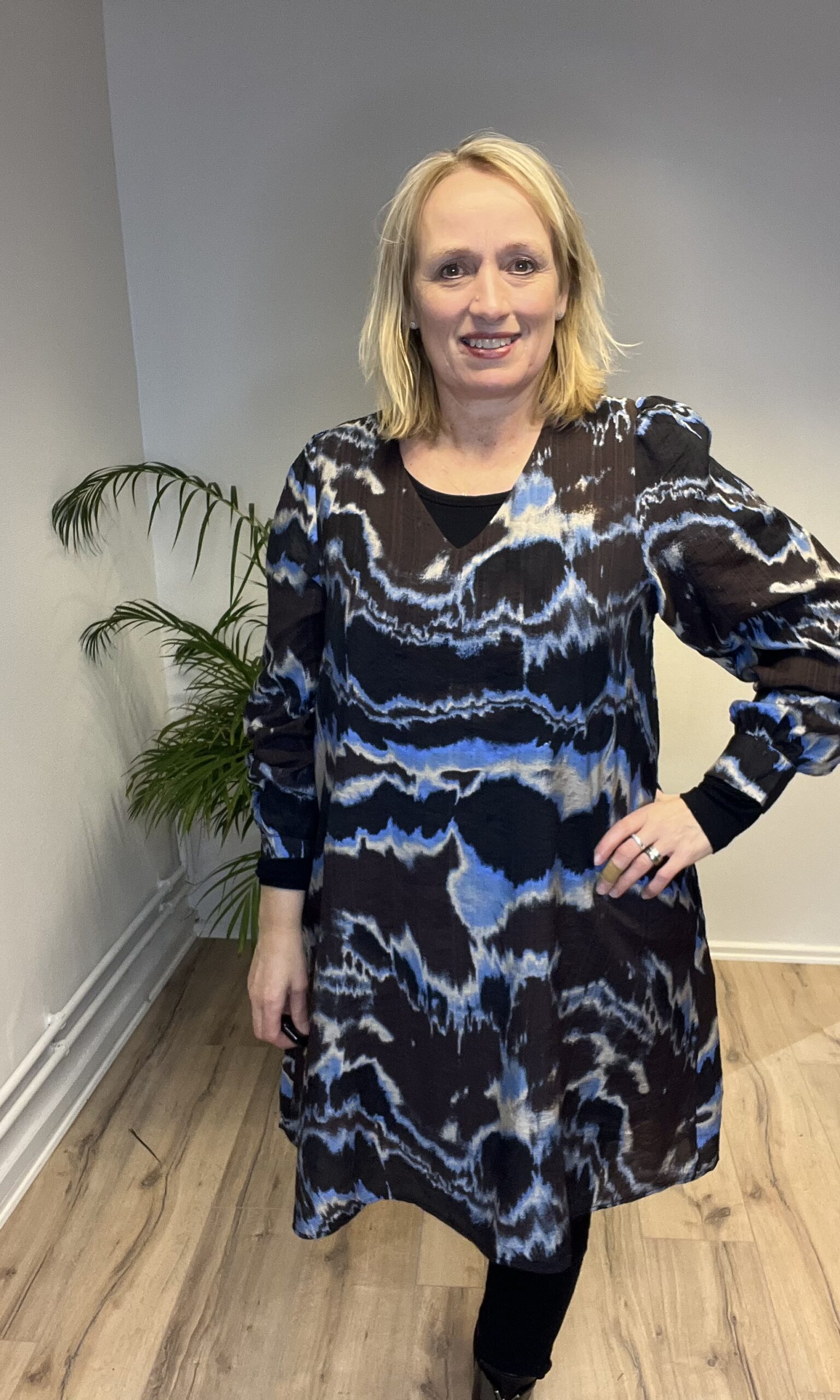 KASUSANA SHORT BRUN Tunika