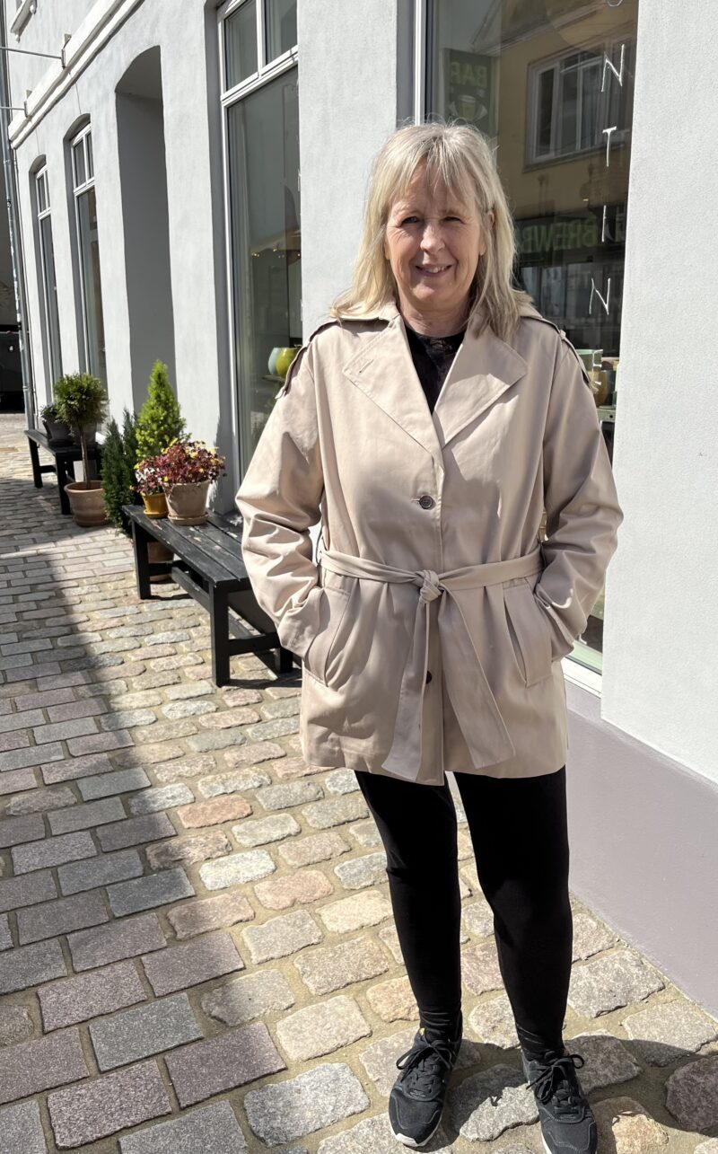 FRNINA SAND JAKKE Jakke