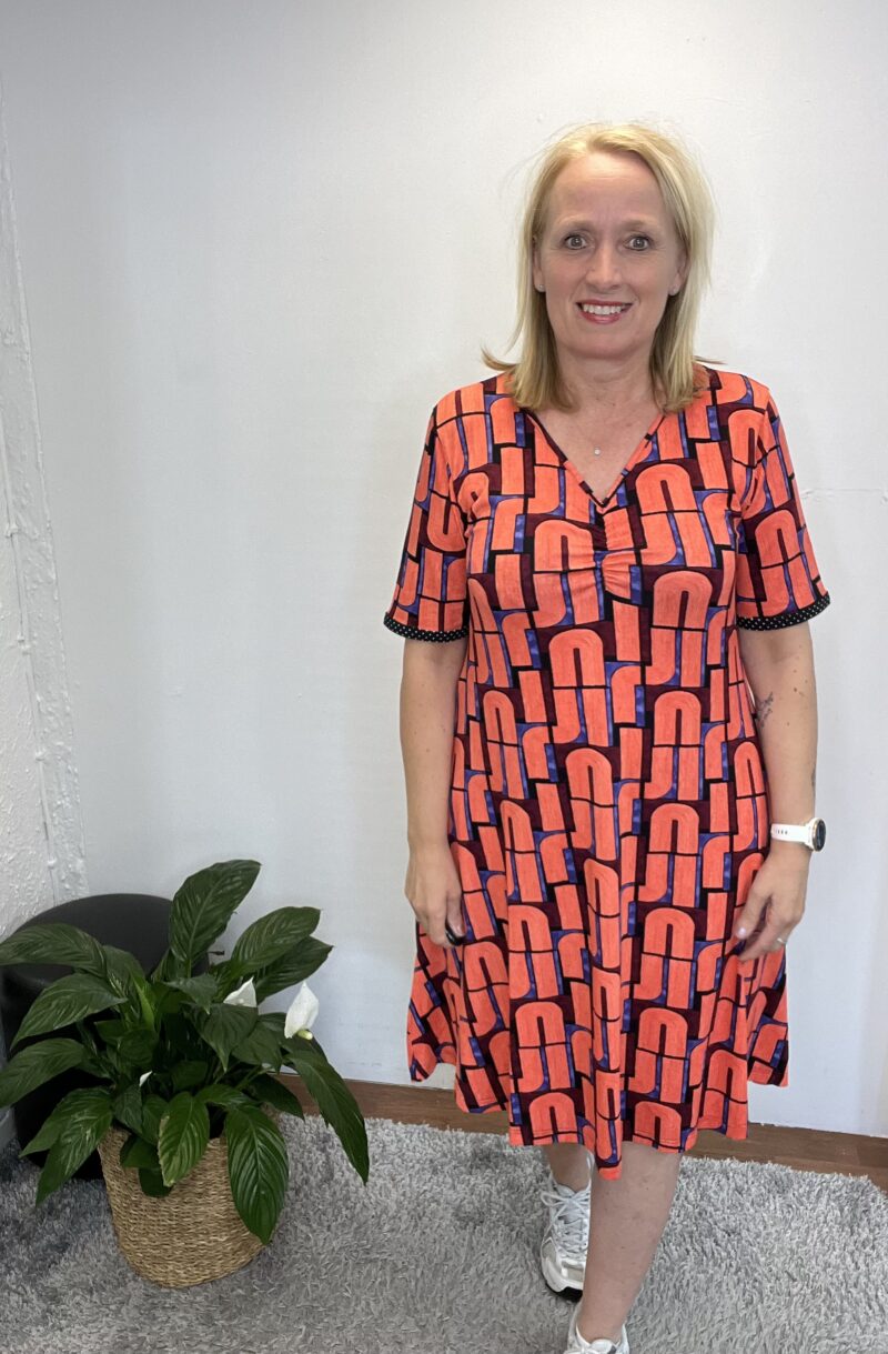 B-DESIGN KJOLE RØD/SORT Kjole