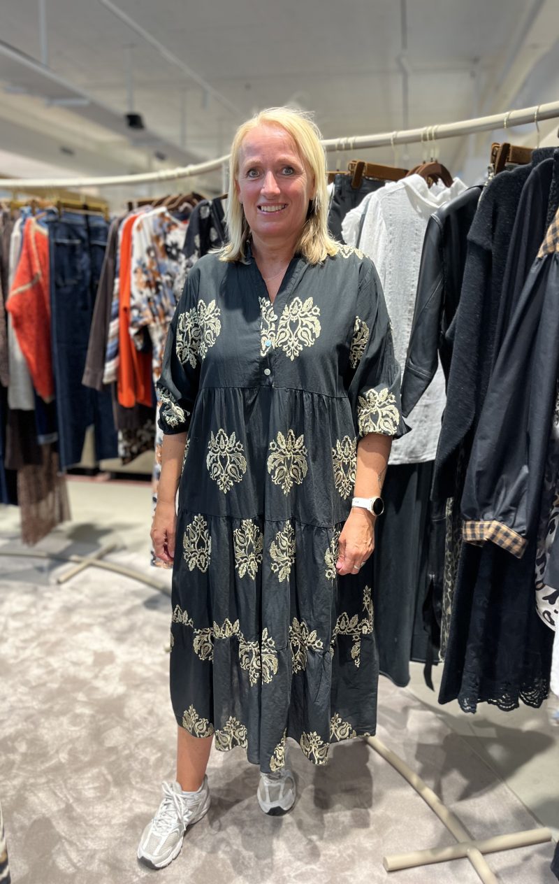 SBINDIA SORT/GULD  Kjole